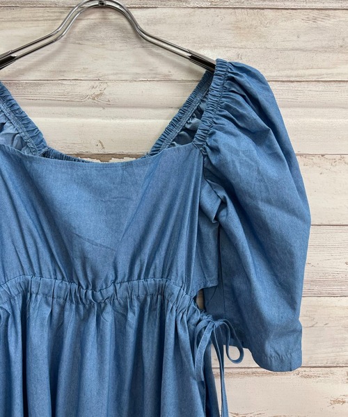 Jewelobe（ジュエローブ）の「パフスリーブカットアウトデニムワンピース（ワンピース・レディース・ブルー・FREE）」の17枚目の写真