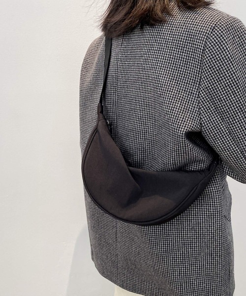 shopnikoniko(ショップニコニコ)の「シンプル 斜め掛け ボディバッグ(ボディバッグ/ウエストポーチ・レディース・ホワイト/ブラック・フリー)」の4枚目の写真