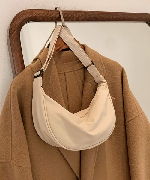 shopnikoniko(ショップニコニコ)の「シンプル 斜め掛け ボディバッグ(ボディバッグ/ウエストポーチ・レディース・ホワイト/ブラック・フリー)」の10枚目の写真