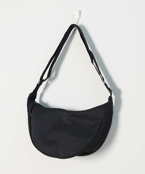 shopnikoniko(ショップニコニコ)の「シンプル 斜め掛け ボディバッグ(ボディバッグ/ウエストポーチ・レディース・ホワイト/ブラック・フリー)」の14枚目の写真