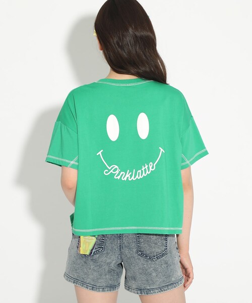 PINK-latte(ピンクラテ)の「【スマイリー・フェイス】スマイリーコラボショート丈Tシャツ(Tシャツ/カットソー・キッズ・オフホワイト/グリーン・15 /14/16)」の5枚目の写真