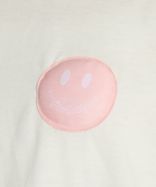 PINK-latte(ピンクラテ)の「【スマイリー・フェイス】スマイリーコラボショート丈Tシャツ(Tシャツ/カットソー・キッズ・オフホワイト/グリーン・15 /14/16)」の9枚目の写真