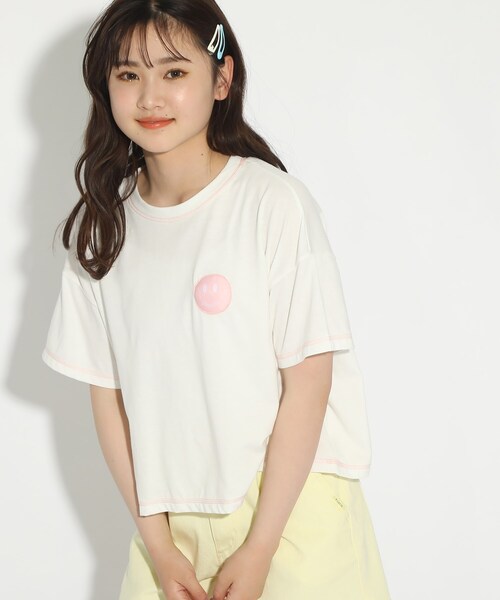 PINK-latte(ピンクラテ)の「【スマイリー・フェイス】スマイリーコラボショート丈Tシャツ(Tシャツ/カットソー・キッズ・オフホワイト/グリーン・15 /14/16)」の10枚目の写真