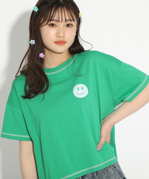 PINK-latte(ピンクラテ)の「【スマイリー・フェイス】スマイリーコラボショート丈Tシャツ(Tシャツ/カットソー・キッズ・オフホワイト/グリーン・15 /14/16)」の16枚目の写真