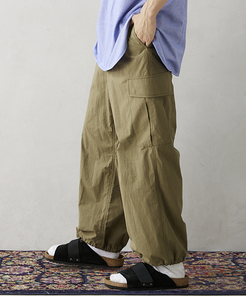 JOURNAL STANDARD relume（ジャーナルスタンダード　レリューム）の「【HOUSE HOLD / ハウスホールド】イージーワイドカーゴパンツ（カーゴパンツ・メンズ・ブラック/ナチュラル/カーキ/グレー・2/3/4）」の4枚目の写真