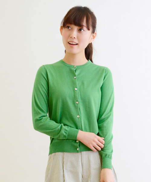 NIMES（ニーム）の「16Gピマコットン クルーネックカーディガン（カーディガン/ボレロ・レディース・ベージュ/オフホワイト/グリーン/ネイビー/イエロー・ONE SIZE）」の6枚目の写真