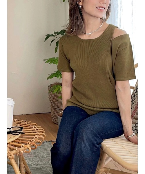 Green　Parks（グリーンパークス）の「☆remi ☆プロデュースアイテム　アシンメトリーショルダースキンアウトニットプルオーバー（Tシャツ/カットソー・レディース・ブラウン/オフホワイト/カーキ・FREE）」の4枚目の写真