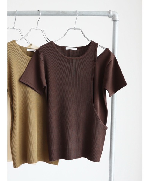 Green　Parks（グリーンパークス）の「☆remi ☆プロデュースアイテム　アシンメトリーショルダースキンアウトニットプルオーバー（Tシャツ/カットソー・レディース・ブラウン/オフホワイト/カーキ・FREE）」の19枚目の写真
