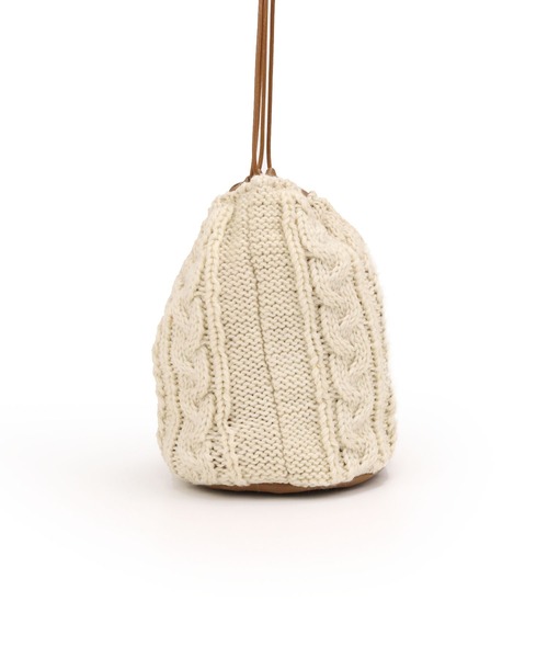 COLDE （コルデ）の「ケーブル編みニット巾着ショルダー（ショルダーバッグ・レディース・ベージュ/アイボリー/グレー・FREE）」の14枚目の写真