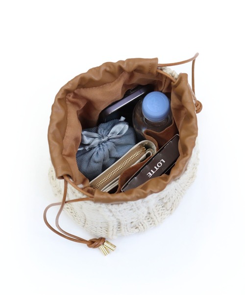 COLDE （コルデ）の「ケーブル編みニット巾着ショルダー（ショルダーバッグ・レディース・ベージュ/アイボリー/グレー・FREE）」の16枚目の写真