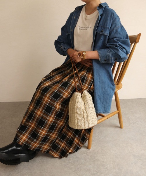 COLDE （コルデ）の「ケーブル編みニット巾着ショルダー（ショルダーバッグ・レディース・ベージュ/アイボリー/グレー・FREE）」の4枚目の写真