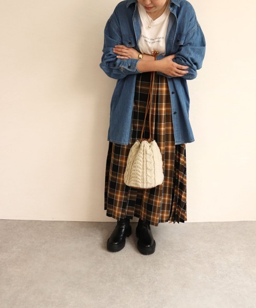 COLDE （コルデ）の「ケーブル編みニット巾着ショルダー（ショルダーバッグ・レディース・ベージュ/アイボリー/グレー・FREE）」の6枚目の写真