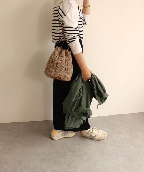 COLDE （コルデ）の「ケーブル編みニット巾着ショルダー（ショルダーバッグ・レディース・ベージュ/アイボリー/グレー・FREE）」の9枚目の写真