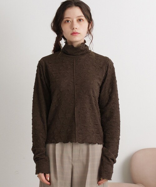 Cutie Blonde（キューティーブロンド）の「◆フクレメロウハイネックプルオーバー（Tシャツ/カットソー・レディース・ホワイト系/ブラック/ブラウン系・01/02/03）」の4枚目の写真