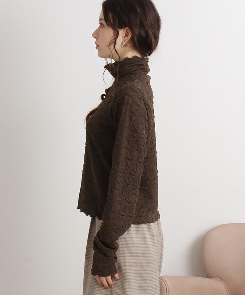 Cutie Blonde（キューティーブロンド）の「◆フクレメロウハイネックプルオーバー（Tシャツ/カットソー・レディース・ホワイト系/ブラック/ブラウン系・01/02/03）」の5枚目の写真