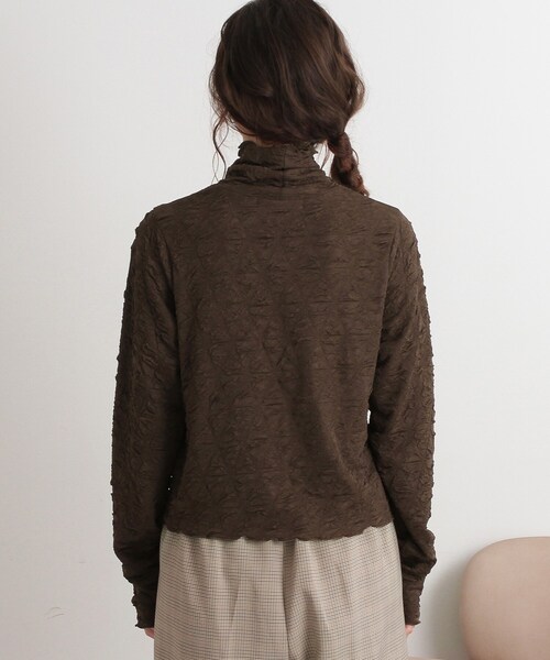 Cutie Blonde（キューティーブロンド）の「◆フクレメロウハイネックプルオーバー（Tシャツ/カットソー・レディース・ホワイト系/ブラック/ブラウン系・01/02/03）」の6枚目の写真