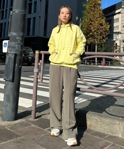 NIKE(ナイキ)の「【NIKE meets emmi】ナイキ ウィメンズ NSW スタイル フリース プルオーバー L/S フーディー O(パーカー・レディース・イエロー・SMALL/MEDIUM)」の18枚目の写真