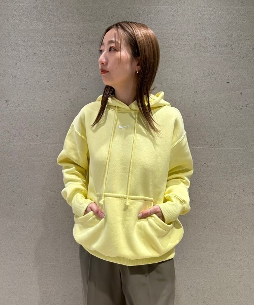 NIKE(ナイキ)の「【NIKE meets emmi】ナイキ ウィメンズ NSW スタイル フリース プルオーバー L/S フーディー O(パーカー・レディース・イエロー・SMALL/MEDIUM)」の6枚目の写真