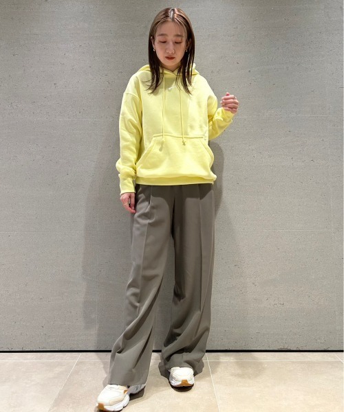 NIKE(ナイキ)の「【NIKE meets emmi】ナイキ ウィメンズ NSW スタイル フリース プルオーバー L/S フーディー O(パーカー・レディース・イエロー・SMALL/MEDIUM)」の15枚目の写真