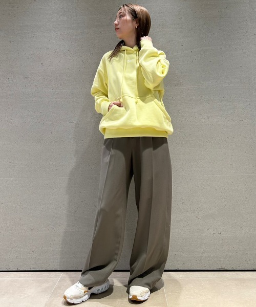 NIKE(ナイキ)の「【NIKE meets emmi】ナイキ ウィメンズ NSW スタイル フリース プルオーバー L/S フーディー O(パーカー・レディース・イエロー・SMALL/MEDIUM)」の2枚目の写真