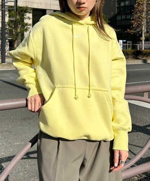 NIKE(ナイキ)の「【NIKE meets emmi】ナイキ ウィメンズ NSW スタイル フリース プルオーバー L/S フーディー O(パーカー・レディース・イエロー・SMALL/MEDIUM)」の21枚目の写真