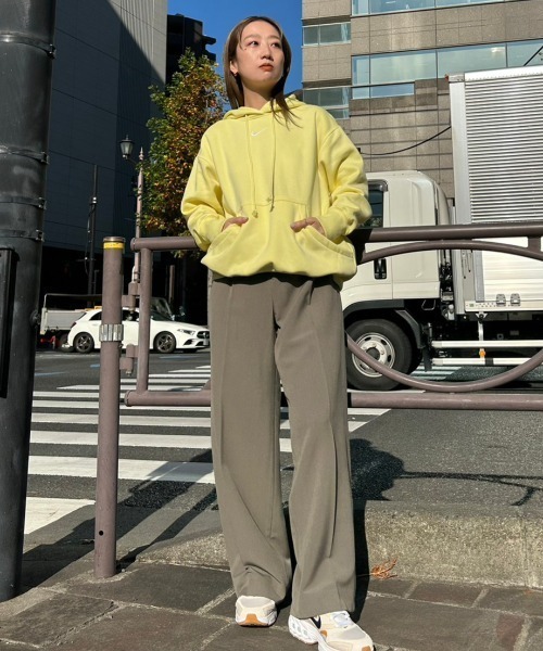 NIKE(ナイキ)の「【NIKE meets emmi】ナイキ ウィメンズ NSW スタイル フリース プルオーバー L/S フーディー O(パーカー・レディース・イエロー・SMALL/MEDIUM)」の13枚目の写真