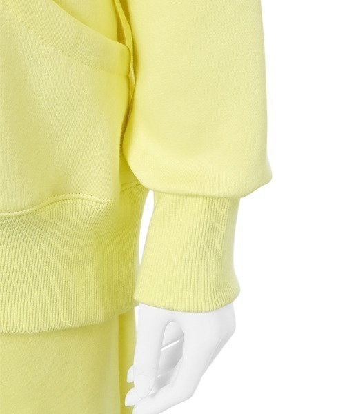 NIKE(ナイキ)の「【NIKE meets emmi】ナイキ ウィメンズ NSW スタイル フリース プルオーバー L/S フーディー O(パーカー・レディース・イエロー・SMALL/MEDIUM)」の3枚目の写真
