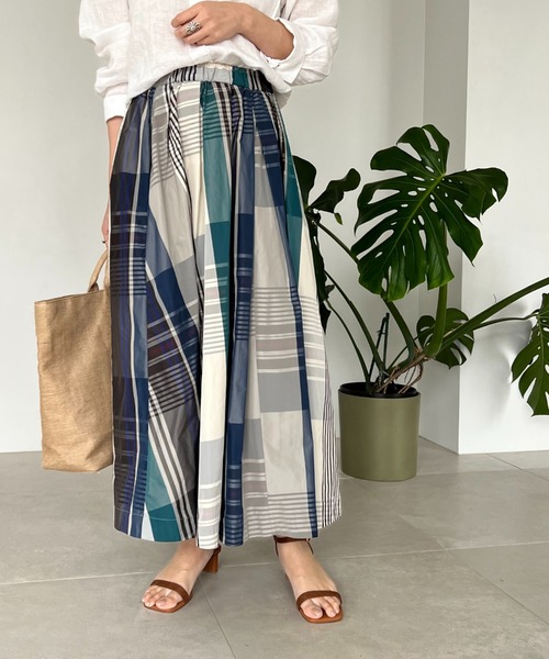 Doux archives（ドゥアルシーヴ）の「【2023SS】チェックボリュームスカート（スカート・レディース・ネイビー/グレイッシュベージュ/アイボリー/チャコールグレー/カーキ/グリーン/グレー/ブラック/ホワイト×ブラック/ネイビー×ホワイト・FREE）」の8枚目の写真