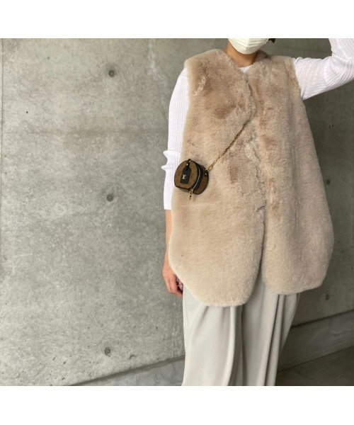 MYINE（マイン）の「エコファーリバーシブルファーベスト（ベスト・レディース・アイボリー/ピンク・FREE）」の3枚目の写真