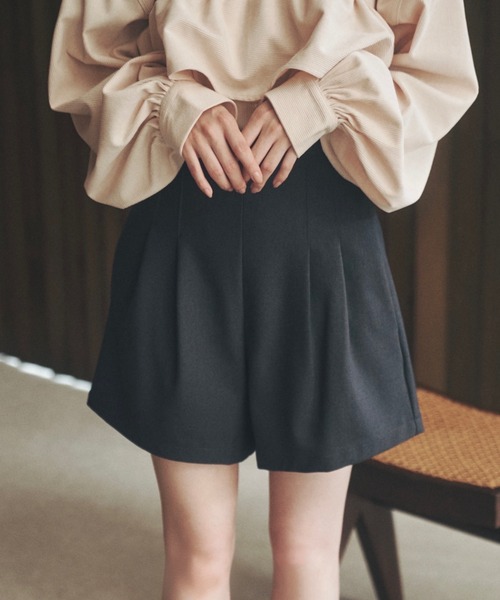 moi tytto（モイテュット）の「ハイウエストショートパンツ（その他パンツ・レディース・ブラック/ブラウン/ベージュ/ナチュラル/グレー・SMALL/MEDIUM）」の2枚目の写真