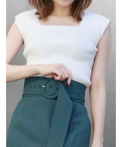 MURUA(ムルーア)の「バックオープンアシメニットタンク(タンクトップ・レディース・ホワイト/ブラック/ピンク/グリーン/ブルー/モカ・FREE)」の2枚目の写真