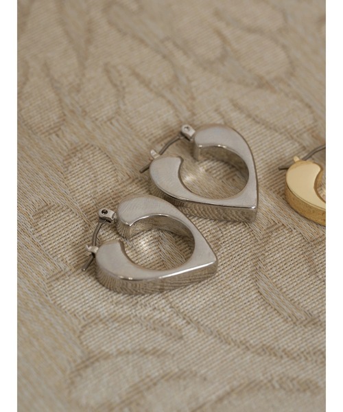 earth music&ecology（アースミュージックアンドエコロジー）の「メタルハートフープピアス（ピアス（両耳用）・レディース・シルバー/ゴールド・FREE）」の3枚目の写真