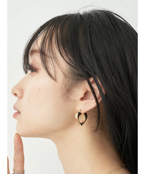 earth music&ecology（アースミュージックアンドエコロジー）の「メタルハートフープピアス（ピアス（両耳用）・レディース・シルバー/ゴールド・FREE）」の4枚目の写真