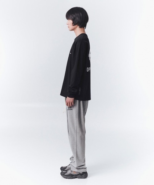 ★OY★BLACK CAT LONG SLEEVE-WHITE★正規品/韓国直送料込/人気 OY（オーワイ）の「『OY/オーワイ』BLACK CAT LONG SLEEVE