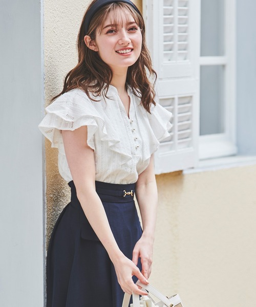 LAISSE PASSE(レッセパッセ)の「アイレットレースフリルブラウス(シャツ/ブラウス・レディース・アイボリー/ブラック・MEDIUM)」の4枚目の写真