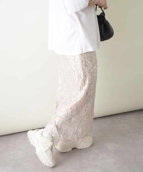 Bloom Closet（ブルームクローゼット）の「シークインスリットペンシルスカート（スカート・レディース・シルバーグレー/ブラック・MEDIUM/LARGE）」の2枚目の写真