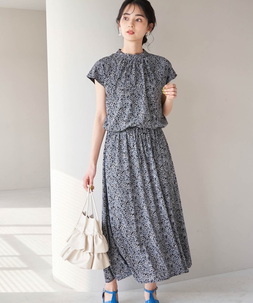 ROPE' PICNIC(ロペピクニック)の「花柄ワンピース(ワンピース・レディース・ブラック/ベージュ系その他/サックスブルー/イエロー・38)」の5枚目の写真