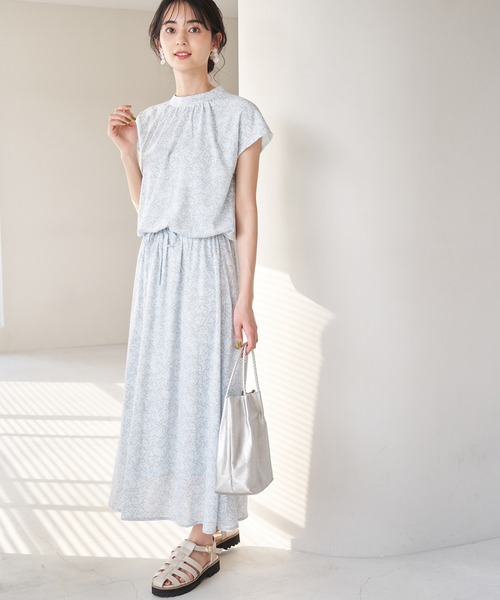 ROPE' PICNIC(ロペピクニック)の「花柄ワンピース(ワンピース・レディース・ブラック/ベージュ系その他/サックスブルー/イエロー・38)」の6枚目の写真