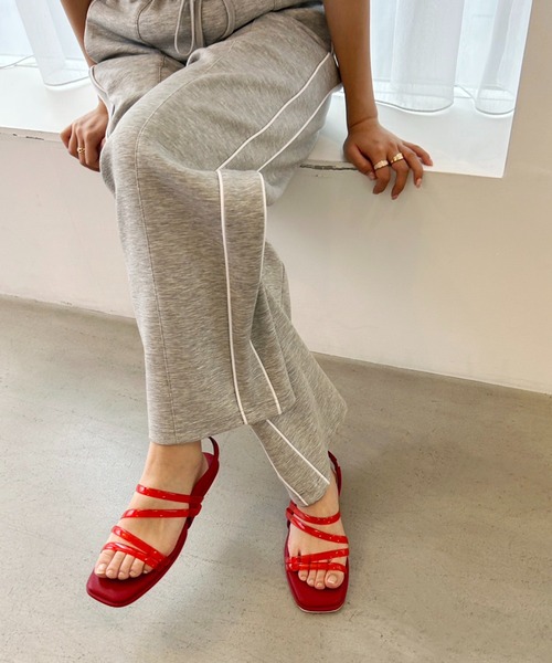 one after another NICE CLAUP（ワンアフターアナザーナイスクラップ）の「クリアチューブフラットサンダル（サンダル・レディース・アイボリー/ピンク/レッド・SMALL/MEDIUM/LARGE）」の3枚目の写真