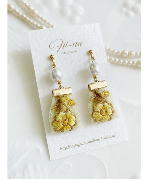 tone(トーン)の「【Hi-na】バロックパール×フラワー刺繍リボンタッセル イヤリング(MA)(イヤリング・レディース・ブルー/イエロー・FREE)」の4枚目の写真
