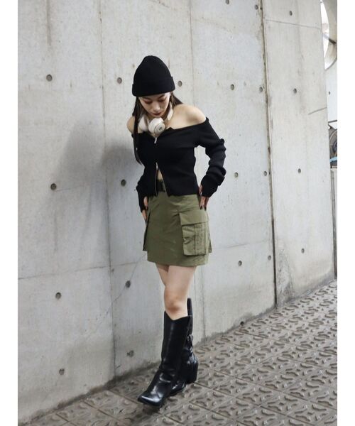 EVRIS（エヴリス）の「フロントジップオフショルニットトップス（ニット/セーター・レディース・ホワイト/ブラック/レッド/グリーン・FREE）」の21枚目の写真