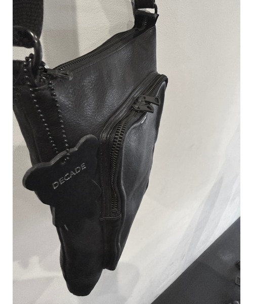 DECADE(ディケイド)の「オイルドカウレザー・ショルダーバッグDECADE(No-01436) Oiled Cow Leather Shoulder Bag ディケイド(ショルダーバッグ・メンズ・ブラック・フリー)」の14枚目の写真