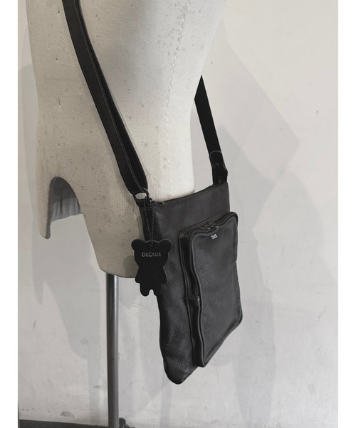 DECADE(ディケイド)の「オイルドカウレザー・ショルダーバッグDECADE(No-01436) Oiled Cow Leather Shoulder Bag ディケイド(ショルダーバッグ・メンズ・ブラック・フリー)」の20枚目の写真