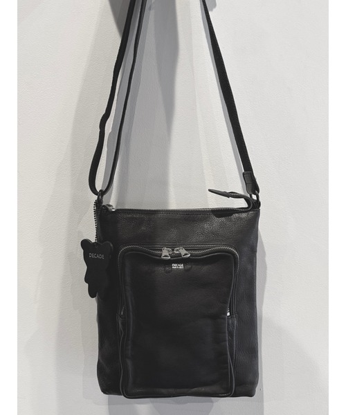DECADE(ディケイド)の「オイルドカウレザー・ショルダーバッグDECADE(No-01436) Oiled Cow Leather Shoulder Bag ディケイド(ショルダーバッグ・メンズ・ブラック・フリー)」の17枚目の写真