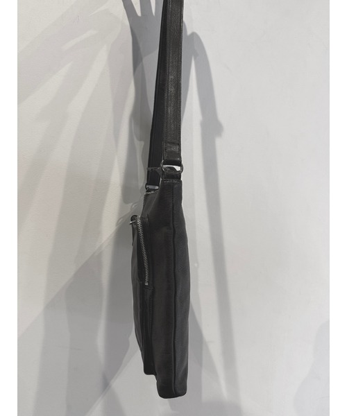 DECADE(ディケイド)の「オイルドカウレザー・ショルダーバッグDECADE(No-01436) Oiled Cow Leather Shoulder Bag ディケイド(ショルダーバッグ・メンズ・ブラック・フリー)」の10枚目の写真