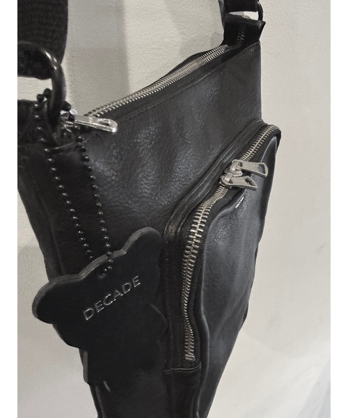 DECADE(ディケイド)の「オイルドカウレザー・ショルダーバッグDECADE(No-01436) Oiled Cow Leather Shoulder Bag ディケイド(ショルダーバッグ・メンズ・ブラック・フリー)」の15枚目の写真