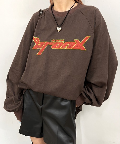 WHO'S WHO gallery（フーズフーギャラリー）の「【KOOKY'N/クーキー】BRONXヴィンテージライクロゴラグランロンT（Tシャツ/カットソー・レディース・ネイビー/ホワイト/チャコールグレー/ブラック/ブラウン・FREE）」の4枚目の写真