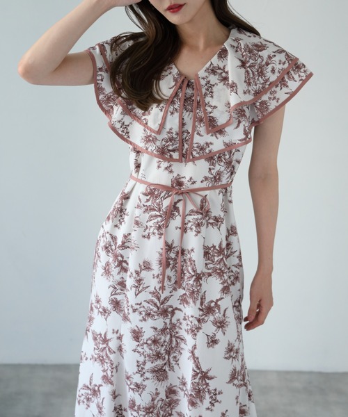 tocco closet(トッコ クローゼット)の「【ZOZO限定】りぼん付きビックカラーフラワートワルドジュイプリントワンピース(ワンピース・レディース・ブラック/オフホワイト/グレイッシュブルー/ピンク系その他・M)」の4枚目の写真