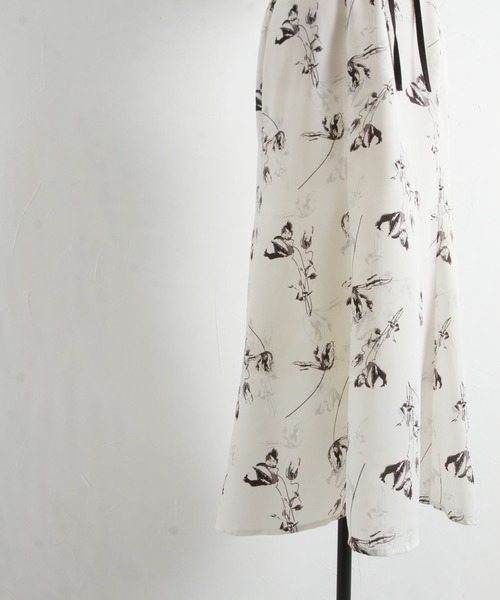tocco closet(トッコ クローゼット)の「【ZOZO限定】りぼん付きビックカラーフラワートワルドジュイプリントワンピース(ワンピース・レディース・ブラック/オフホワイト/グレイッシュブルー/ピンク系その他・M)」の11枚目の写真