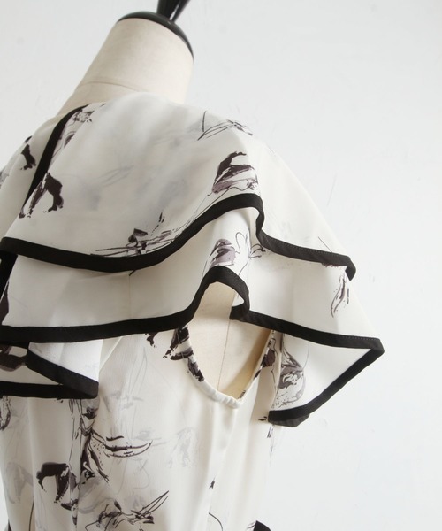 tocco closet(トッコ クローゼット)の「【ZOZO限定】りぼん付きビックカラーフラワートワルドジュイプリントワンピース(ワンピース・レディース・ブラック/オフホワイト/グレイッシュブルー/ピンク系その他・M)」の8枚目の写真